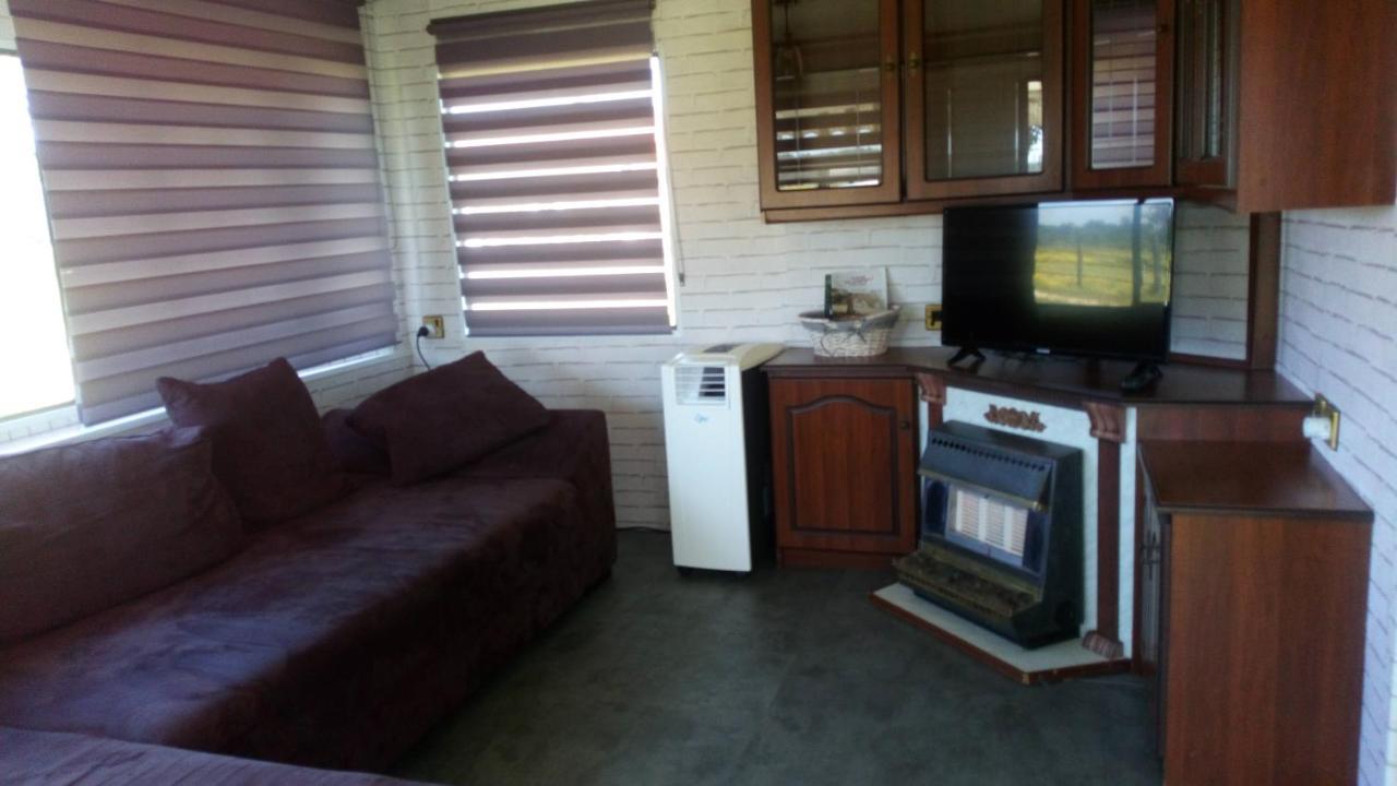 Mobil Home Vintage A La Ferme Des Buttons Rosnay  外观 照片
